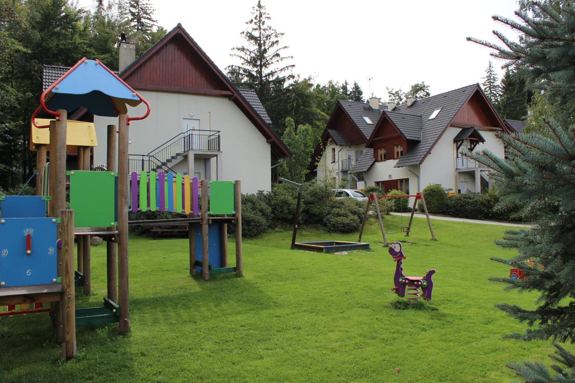 Apartament Bialy Na Osiedlu "Apartamenty Pod Sniezka" Karpacz Exterior photo